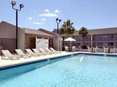 Super 8 By Wyndham Orlando International Drive 